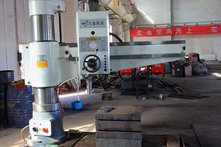 The difference between intermediate frequency spot welding robot and traditional power frequency spo